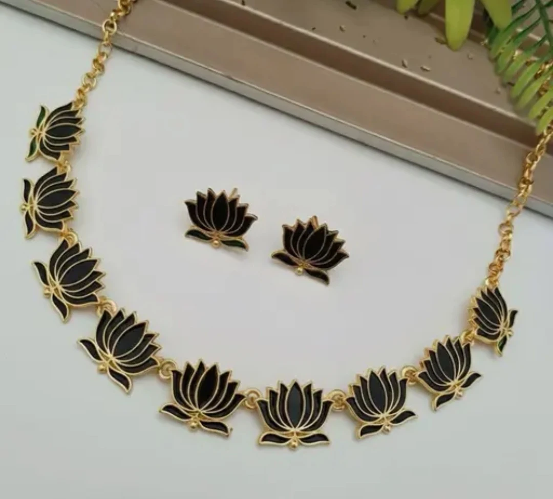 Fancy lotus necklace with earrings - Townway product image 1