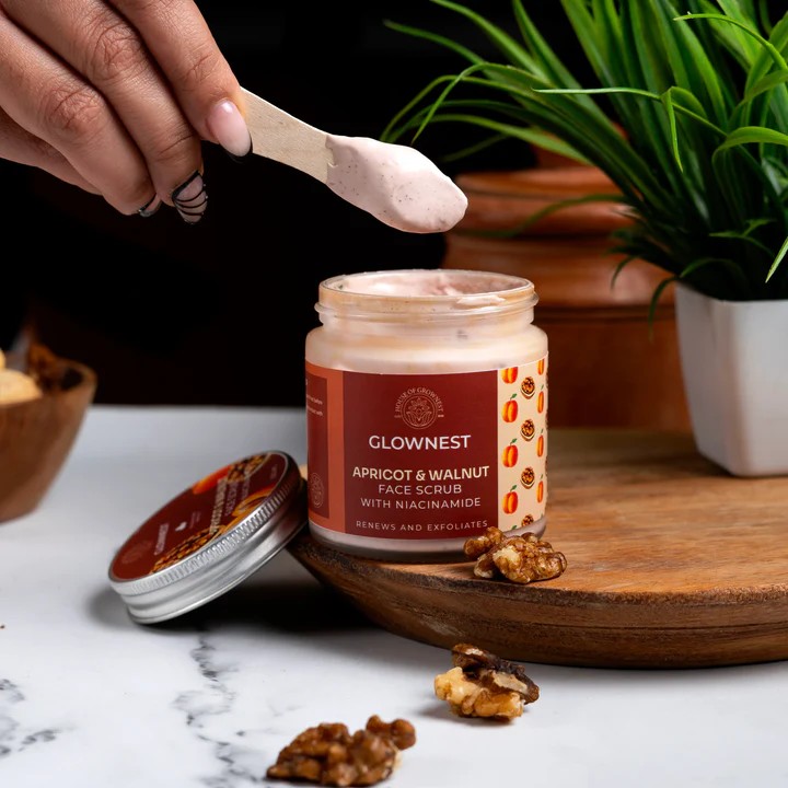 GROWNEST FACE SCRUB - APRICOT, WALNUT & NIACINAMIDE -100gm