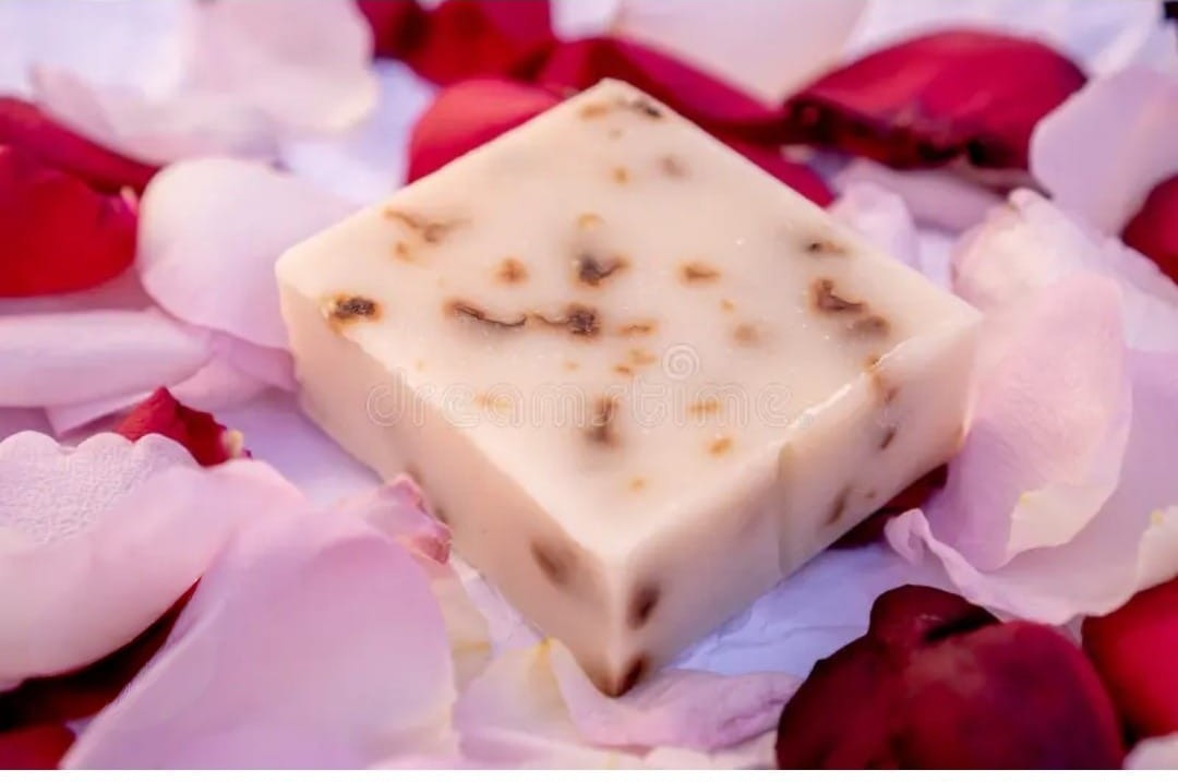 LYENCOCO ROSE PETAL SOAP