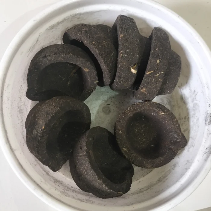 Cow dung kanthirusti vilakku added with karumpullich saru