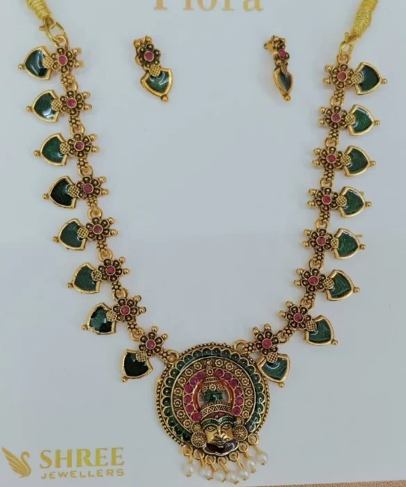 Beautiful Kathak pendant necklace with earrings